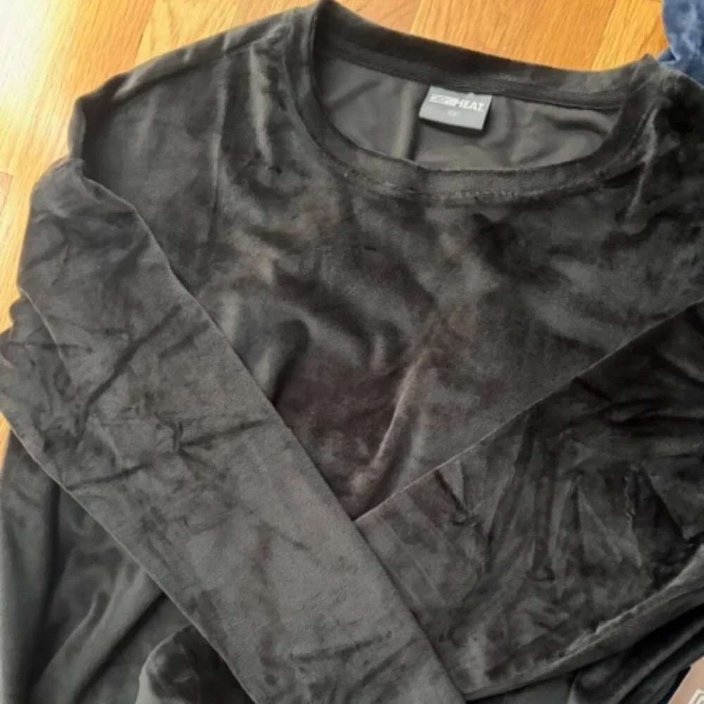 Set of 2 32 Degrees Velour Tops - Picture 5 of 7